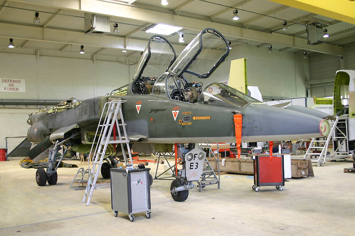 Les réserves du Musée de l'air du Bourget et les ateliers